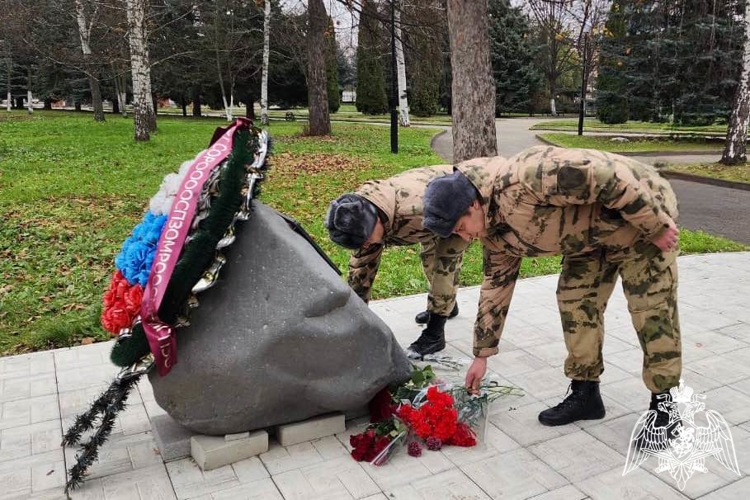 Росгвардейцы почтили память погибших во время проведения контртеррористической операции в Чечне