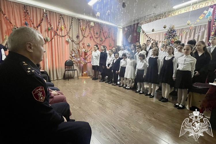 ВО ВЛАДИКАВКАЗЕ РОСГВАРДЕЙЦЫ ПОЗДРАВИЛИ С НОВЫМ ГОДОМ ВОСПИТАННИКОВ РЕСПУБЛИКАНСКОГО ДОМА РЕБЕНКА