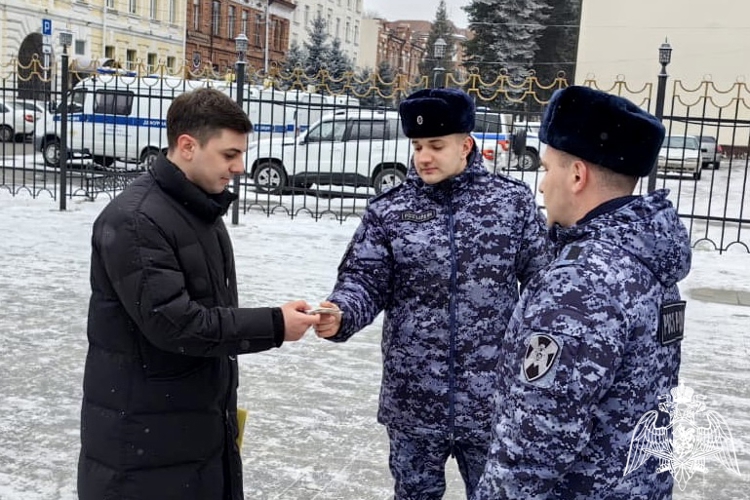 ВО ВЛАДИКАВКАЗЕ РОСГВАРДЕЙЦЫ ПРИСОЕДИНИЛИСЬ К АКЦИИ "БЛОКАДНЫЙ ХЛЕБ"