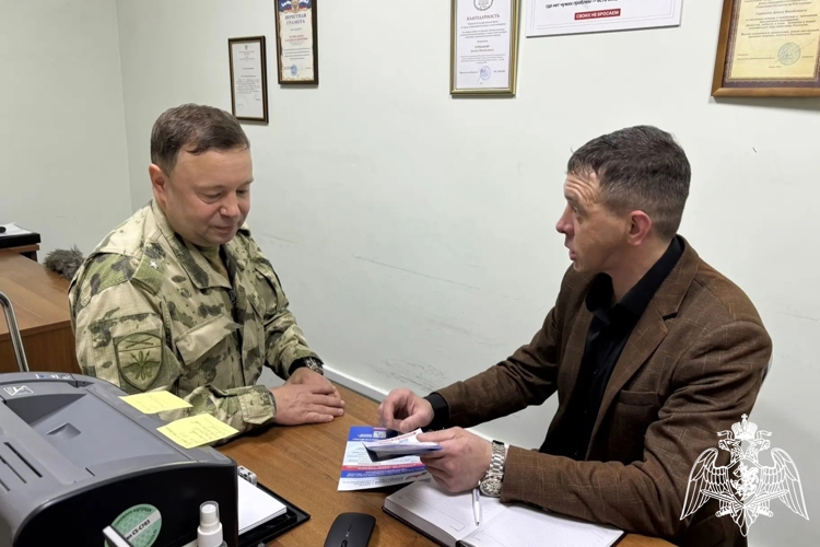 В МОЗДОКЕ СОСТОЯЛАСЬ РАБОЧАЯ ВСТРЕЧА ОФИЦЕРА РОСГВАРДИИ И ПРЕДСТАВИТЕЛЯ  ФОНДА «ЗАЩИТНИКИ ОТЕЧЕСТВА»