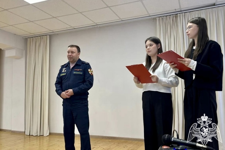 В СЕВЕРНОЙ ОСЕТИИ РОСГВАРДЕЙЦЫ ПОЧТИЛИ ПАМЯТЬ ВОИНОВ-ИНТЕРНАЦИОНАЛИСТОВ