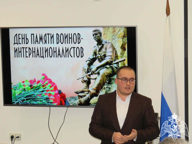 В СЕВЕРНОЙ ОСЕТИИ РОСГВАРДЕЙЦЫ ПОЧТИЛИ ПАМЯТЬ ВОИНОВ-ИНТЕРНАЦИОНАЛИСТОВ