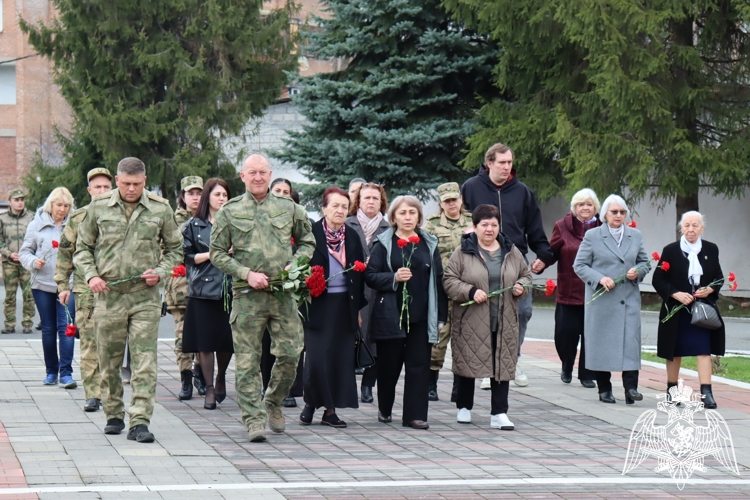 ВО ВЛАДИКАВКАЗЕ ПОЧТИЛИ ПАМЯТЬ ПОГИБШИХ РОСГВАРДЕЙЦЕВ