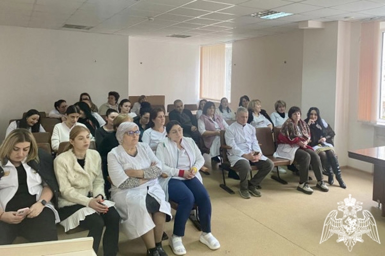 Росгвардейцы провели лекцию по антитеррористической безопасности в медицинском учреждении Алагира