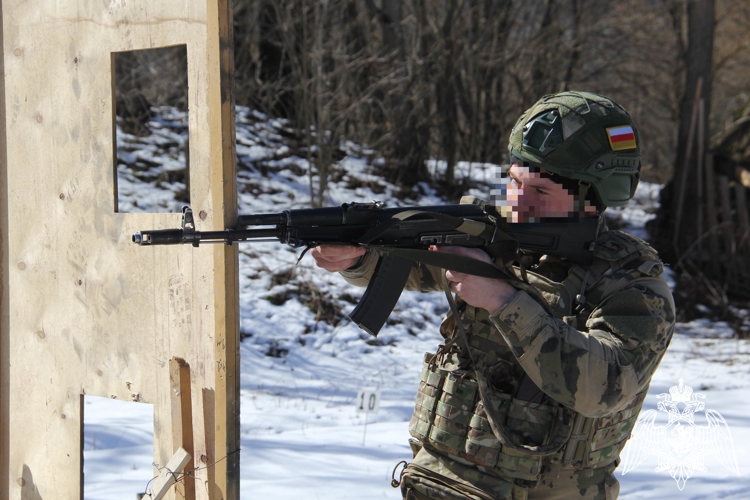 В СЕВЕРНОЙ ОСЕТИИ ПРОШЛИ ИСПЫТАНИЯ НА ПРАВО НОШЕНИЯ ЗНАКА ОТЛИЧИЯ ПОЛИЦЕЙСКОГО СПЕЦНАЗА РОСГВАРДИИ