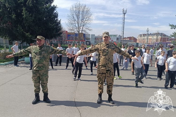 РОСГВАРДЕЙЦЫ ПРОВЕЛИ ТЕМАТИЧЕСКИЕ МЕРОПРИЯТИЯ ДЛЯ ШКОЛЬНИКОВ ВЛАДИКАВКАЗА