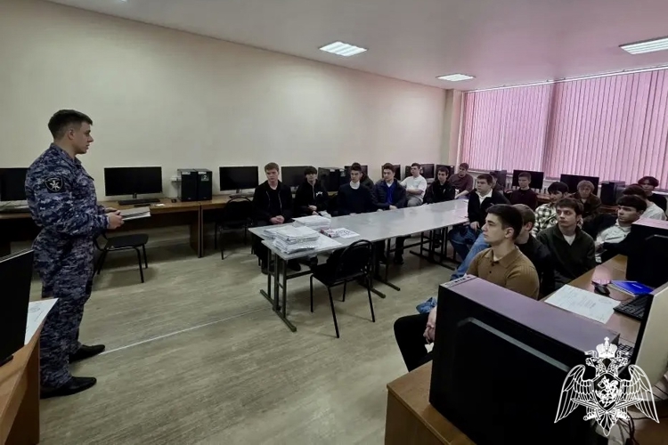 РОСГВАРДЕЙЦЫ ПРОВЕЛИ УРОКИ МУЖЕСТВА В РАМКАХ АКЦИИ «ЭСТАФЕТА ПОДВИГА»