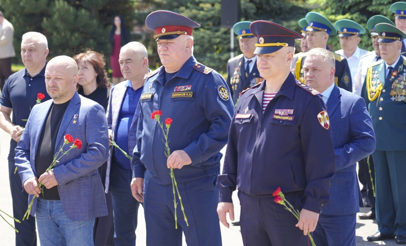 НАЧАЛЬНИК УПРАВЛЕНИЯ РОСГВАРДИИ ПО РЕСПУБЛИКЕ СЕВЕРНАЯ ОСЕТИЯ-АЛАНИЯ ПОЗДРАВИЛ СОТРУДНИКОВ ПОГРАНИЧНОЙ СЛУЖБЫ С ПРОФЕССИОНАЛЬНЫМ ПРАЗДНИКОМ