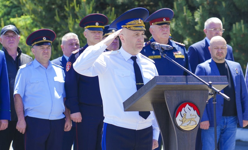 НАЧАЛЬНИК УПРАВЛЕНИЯ РОСГВАРДИИ ПО РЕСПУБЛИКЕ СЕВЕРНАЯ ОСЕТИЯ-АЛАНИЯ ПОЗДРАВИЛ СОТРУДНИКОВ ПОГРАНИЧНОЙ СЛУЖБЫ С ПРОФЕССИОНАЛЬНЫМ ПРАЗДНИКОМ