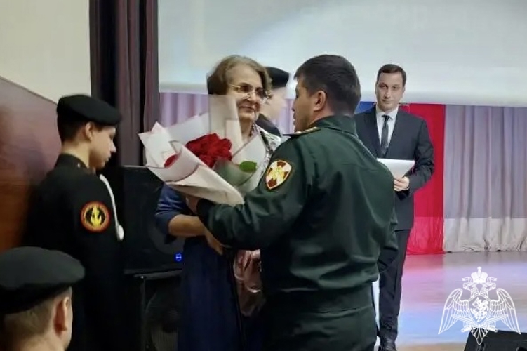 РОСГВАРДЕЙЦЫ ПОЧТИЛИ ПАМЯТЬ ГЕРОЯ РОССИИ АНДРЕЯ ДНЕПРОВСКОГО