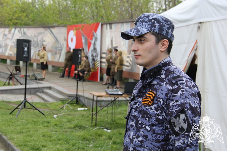 РОСГВАРДЕЙЦЫ ОБЕСПЕЧИЛИ ПРАВОПОРЯДОК ВО ВЛАДИКАВКАЗЕ В ДЕНЬ ПОБЕДЫ
