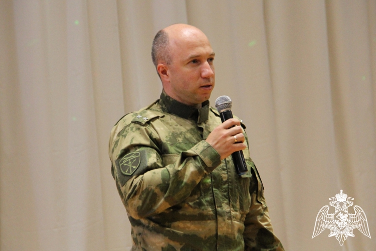 ТОРЖЕСТВЕННОЕ МЕРОПРИЯТИЕ ПО СЛУЧАЮ ПОСЛЕДНЕГО ЗВОНКА ПРОШЛО С УЧАСТИЕМ РОСГВАРДИИ В СЕВЕРНОЙ ОСЕТИИ