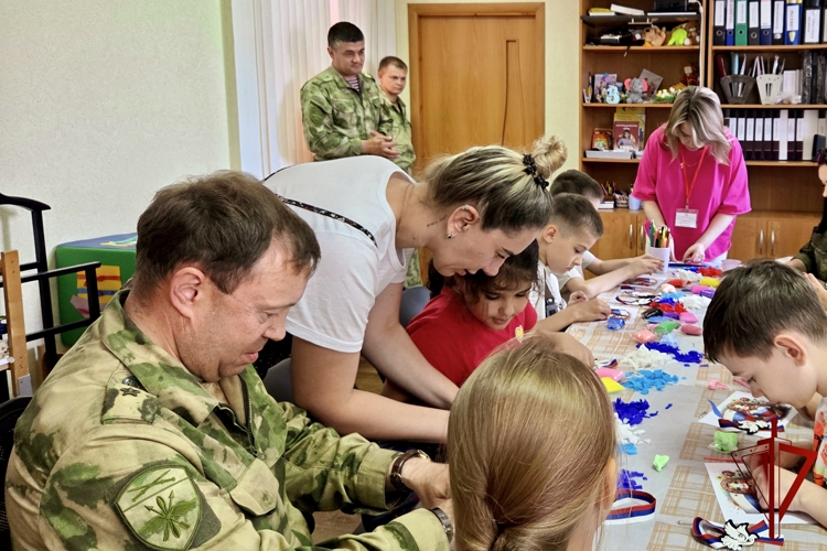 В СЕВЕРНОЙ ОСЕТИИ РОСГВАРДЕЙЦЫ ПОДДЕРЖАЛИ АКЦИЮ «РОССИЙСКИЙ ТРИКОЛОР»
