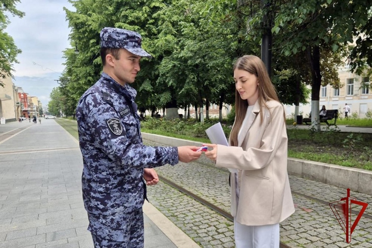В СЕВЕРНОЙ ОСЕТИИ РОСГВАРДЕЙЦЫ ПОДДЕРЖАЛИ АКЦИЮ «РОССИЙСКИЙ ТРИКОЛОР»