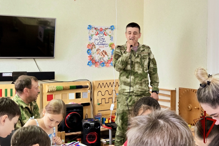 В СЕВЕРНОЙ ОСЕТИИ РОСГВАРДЕЙЦЫ ПОДДЕРЖАЛИ АКЦИЮ «РОССИЙСКИЙ ТРИКОЛОР»