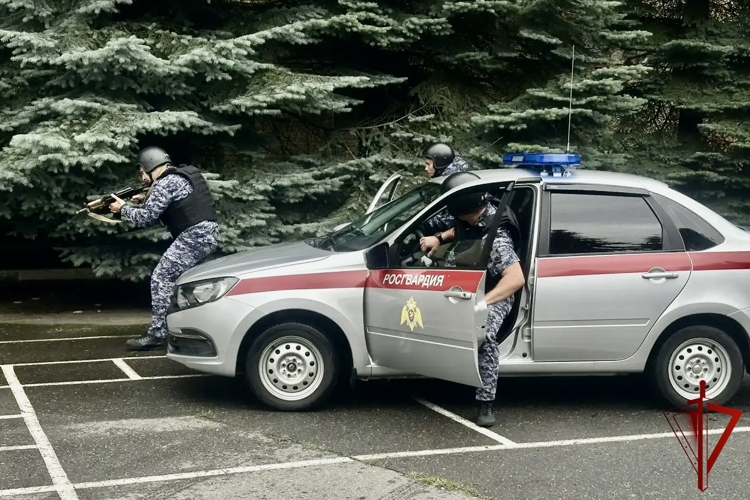 Во Владикавказе сотрудники Росгвардии провели комплексные тренировки на охраняемых объектах