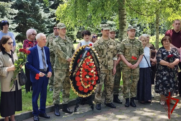 Росгвардейцы почтили память погибших во время проведения контртеррористической операции в Чечне