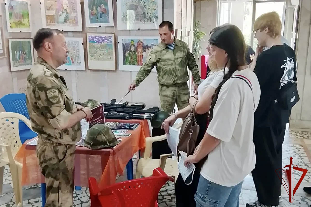 Росгвардейцы приняли участие во Всероссийской ярмарке трудоустройства в Моздоке