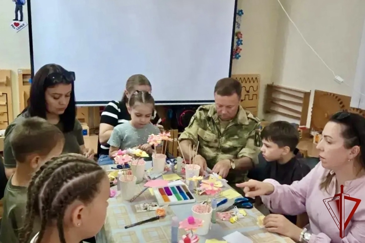Росгвардейцы приняли участие в мероприятии ко Дню семьи, любви и верности в Моздоке
