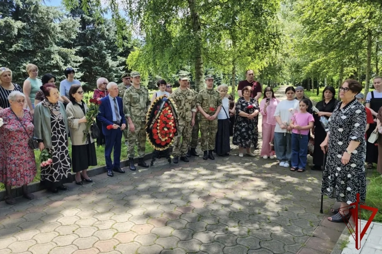 Росгвардейцы почтили память погибших во время проведения контртеррористической операции в Чечне