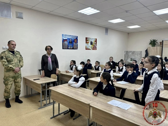 РОСГВАРДЕЙЦЫ ПРОВЕЛИ ТЕМАТИЧЕСКИЕ ЗАНЯТИЯ ДЛЯ ШКОЛЬНИКОВ СЕВЕРНОЙ ОСЕТИИ