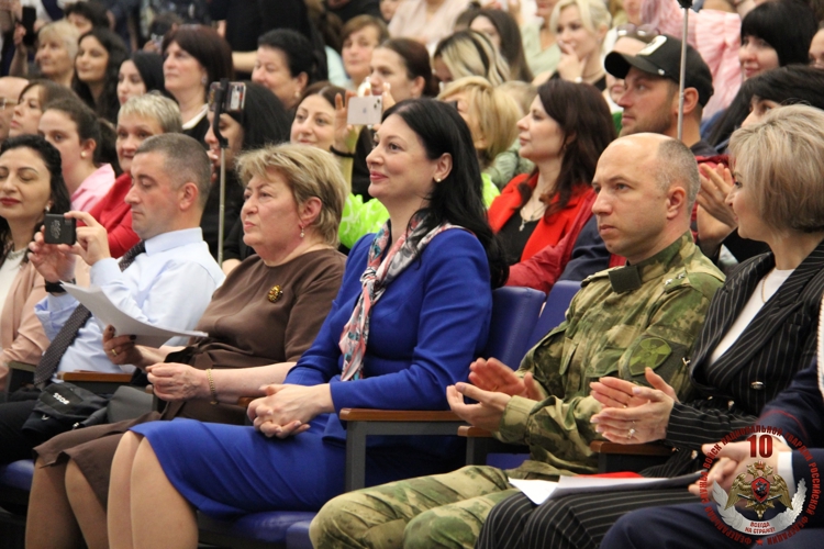 ТОРЖЕСТВЕННОЕ МЕРОПРИЯТИЕ ПО СЛУЧАЮ ПОСЛЕДНЕГО ЗВОНКА ПРОШЛО С УЧАСТИЕМ РОСГВАРДИИ В СЕВЕРНОЙ ОСЕТИИ