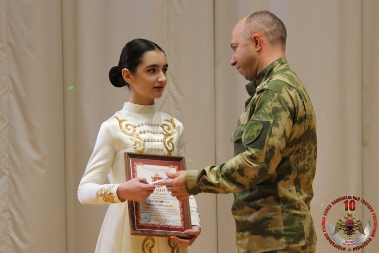 ТОРЖЕСТВЕННОЕ МЕРОПРИЯТИЕ ПО СЛУЧАЮ ПОСЛЕДНЕГО ЗВОНКА ПРОШЛО С УЧАСТИЕМ РОСГВАРДИИ В СЕВЕРНОЙ ОСЕТИИ