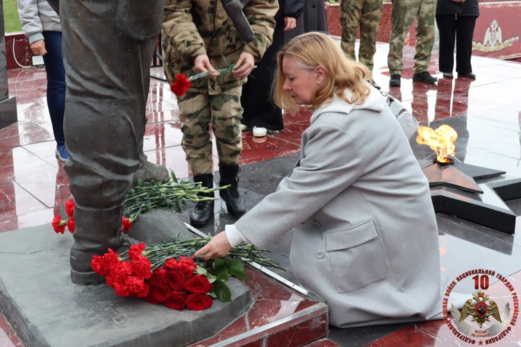 ВО ВЛАДИКАВКАЗЕ ПОЧТИЛИ ПАМЯТЬ ПОГИБШИХ РОСГВАРДЕЙЦЕВ