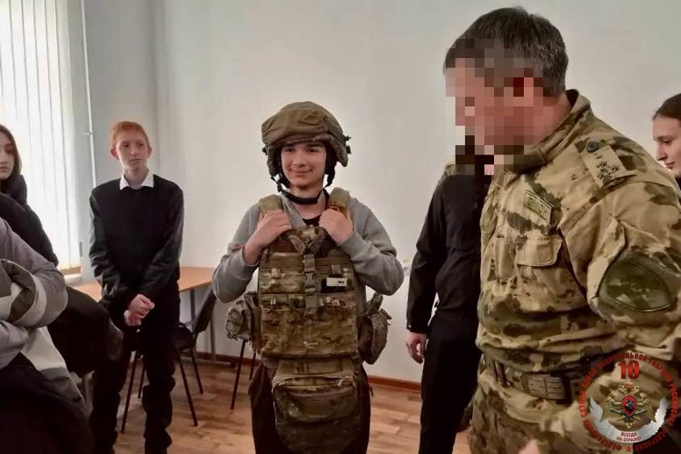 РОСГВАРДЕЙЦЫ ПРОВЕЛИ ПАТРИОТИЧЕСКИЕ МЕРОПРИЯТИЯ ДЛЯ ШКОЛЬНИКОВ
