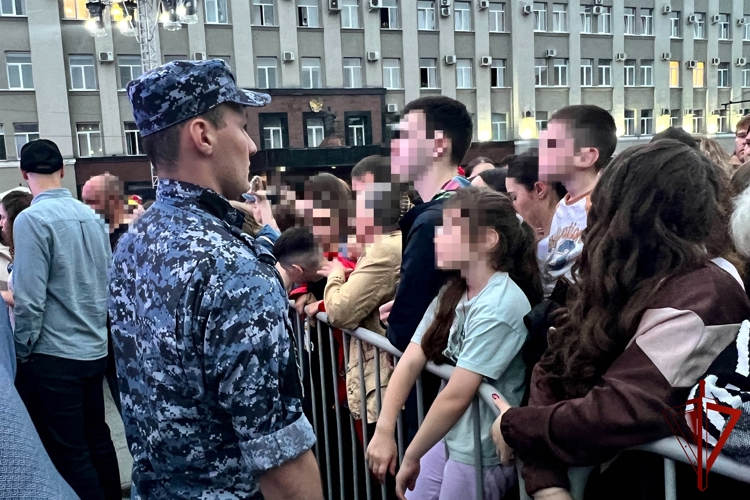 Во Владикавказе сотрудники Росгвардии оказали помощь молодому человеку на массовом мероприятии