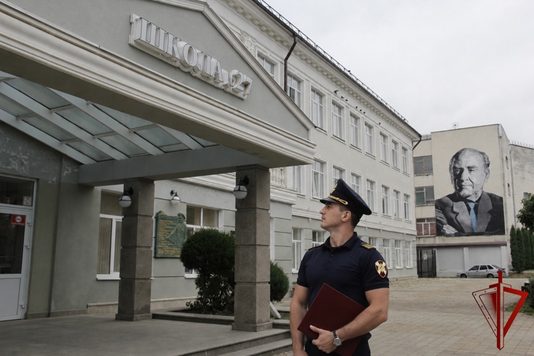 В СЕВЕРНОЙ ОСЕТИИ СОТРУДНИКИ РОСГВАРДИИ ПРОВЕРИЛИ ГОТОВНОСТЬ ОБРАЗОВАТЕЛЬНЫХ УЧРЕЖДЕНИЙ К НОВОМУ УЧЕБНОМУ ГОДУ И ПРЕДСТОЯЩИМ ВЫБОРАМ