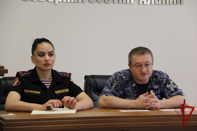 В Северной Осетии сотрудники Росгвардии рассказали об изменениях в законодательстве руководителям частных охранных организаций