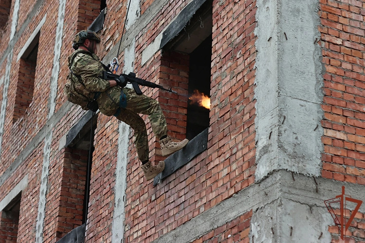  Испытания на право ношения геральдического знака ОМОН прошли на Северном Кавказе