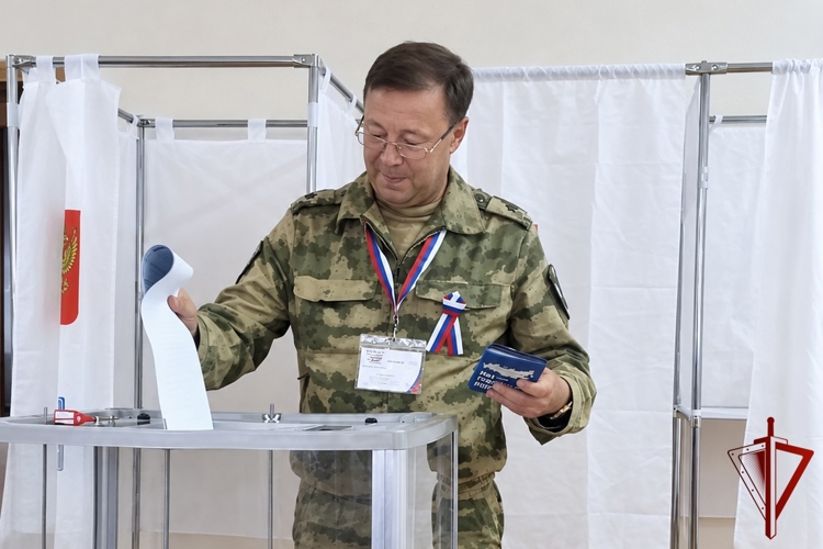 Военнослужащие Росгвардии приняли участие в голосовании в муниципальных районах Северной Осетии