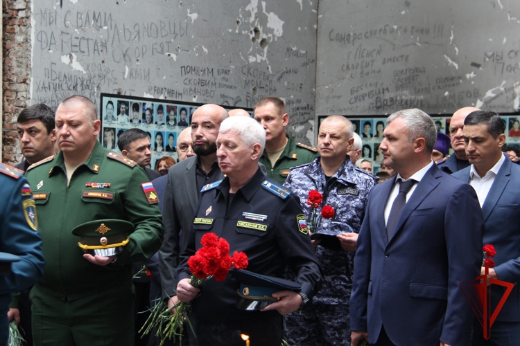 В Северной Осетии росгвардейцы почтили память жертв бесланской трагедии