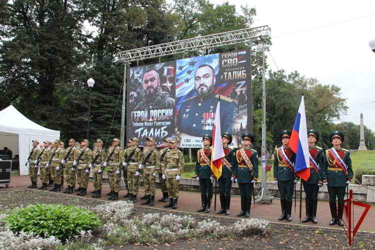 В Северной Осетии открыли памятник Герою России Марату Тибилову
